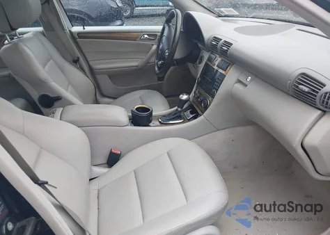 2007 Mercedes-Benz C 230 Sport z USA, uszkodzony, nr VIN WDBRF52H77F927301